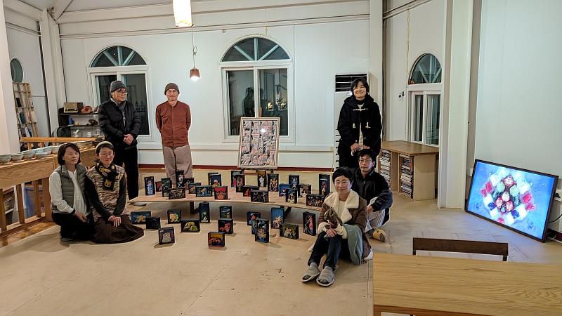 曾惠青老師(左1)、Seungyoun Lee老師(左2)與韓國藝術家交流座談