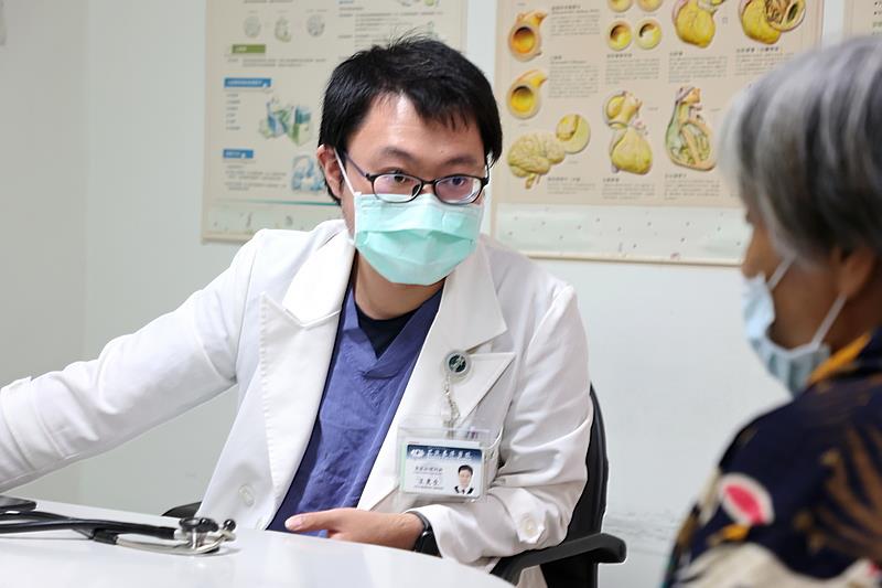 王惠生指出，下肢靜脈血栓的患者若沒有接受進一步醫治，將會在長時間的疼痛中，因血流不通而慢慢生成「側枝血管」，且可能出現「栓塞後症候群」。