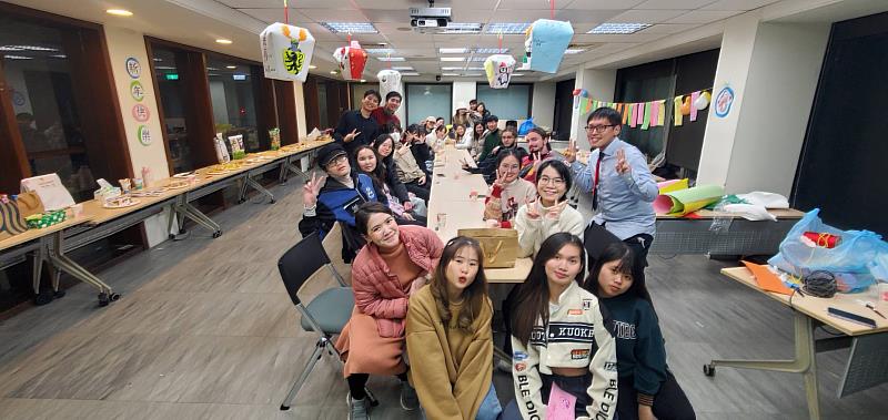 外籍學生學習華語融入文化大學的大家庭