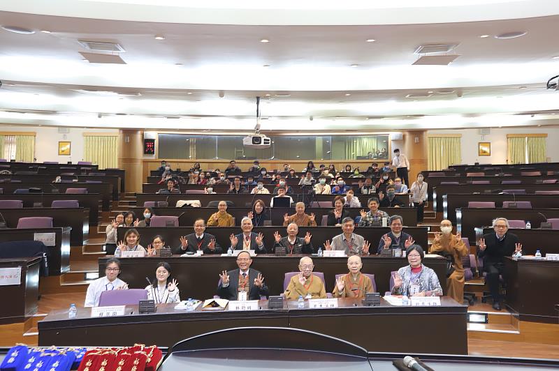 南華大學文學系舉辦「2023星雲大師文學與思想國際研討會」，現場大合照。