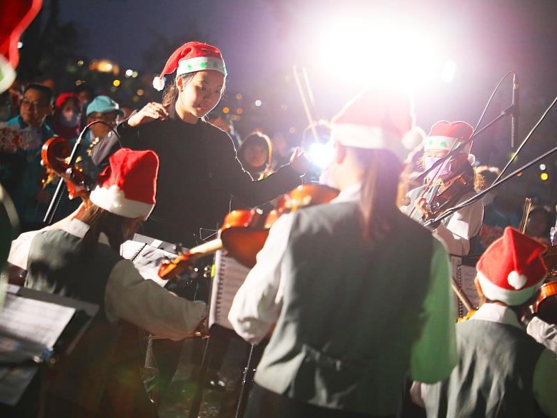 龍耀嘉義，追求更好！翁章梁率縣府團隊點亮希望之樹