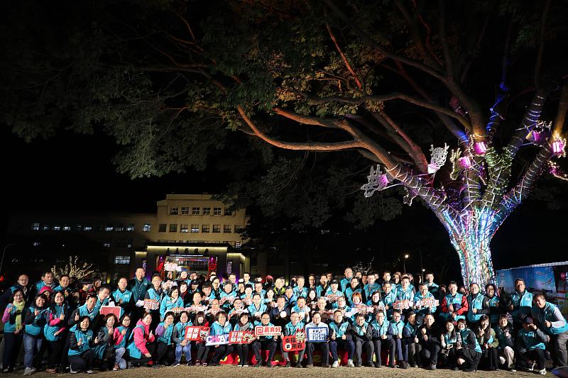 龍耀嘉義，追求更好！翁章梁率縣府團隊點亮希望之樹