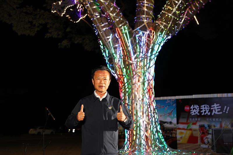 龍耀嘉義，追求更好！翁章梁率縣府團隊點亮希望之樹