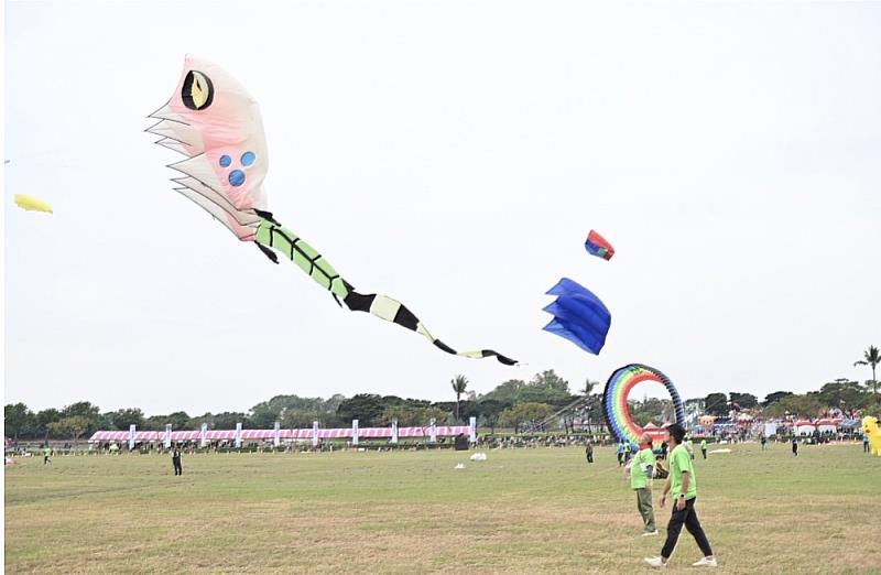 2023屏東風箏節在高屏溪河濱公園盛大登場2_0m.jpg