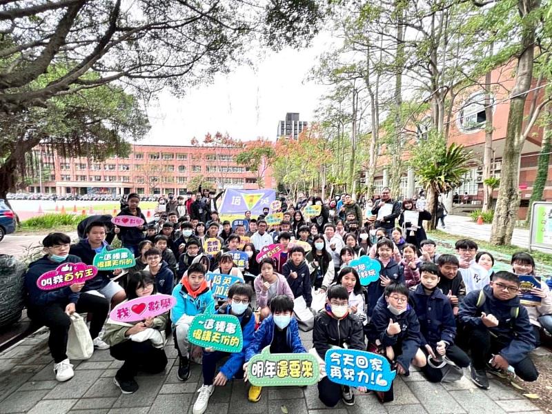 112學年度新竹市國中數學能力競賽今(23)日在三民國中舉辦。