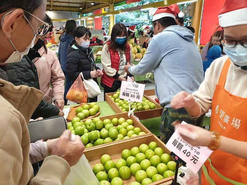 屏東縣政府及屏東縣農會在台北希望廣場辦理蓮霧、蜜棗暨農產品展售行銷活動1_0.jpg