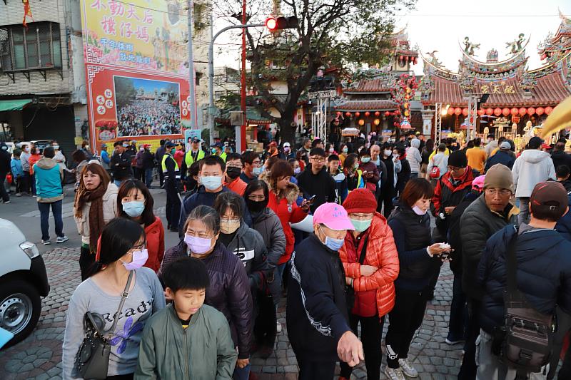 朴子配天宮「媽祖祀宴暨古董神轎展」 信眾擠爆廟埕