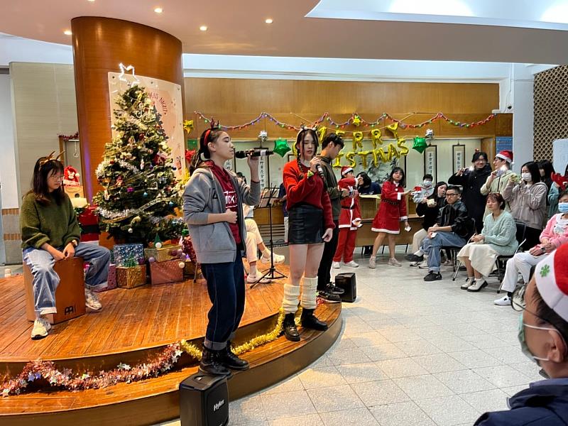 北港學生表演聖誕歌曲，傳遞平安和幸福。