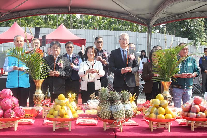 縣長周春米今天主持潮州水資源回收中心第一期新建工程動土典禮。