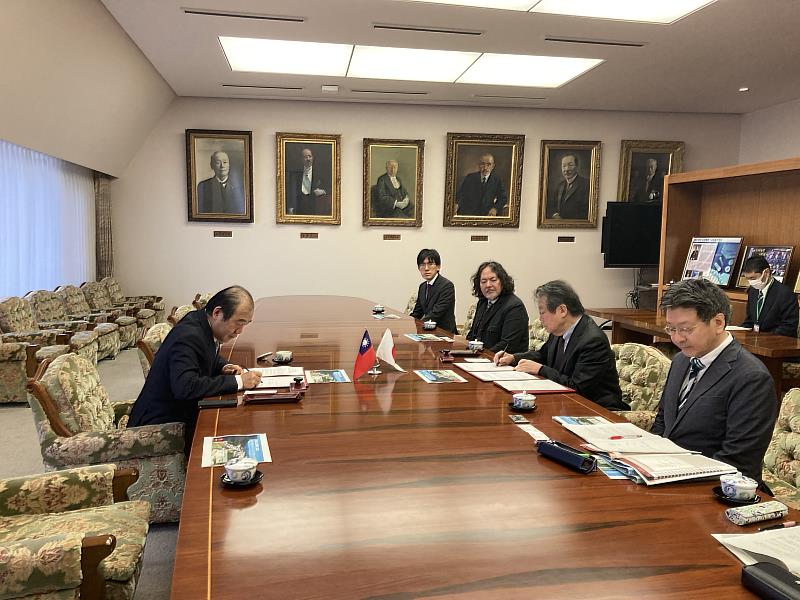 駐福岡辦事處與九州大學舉行「台灣研究講座」簽約儀式