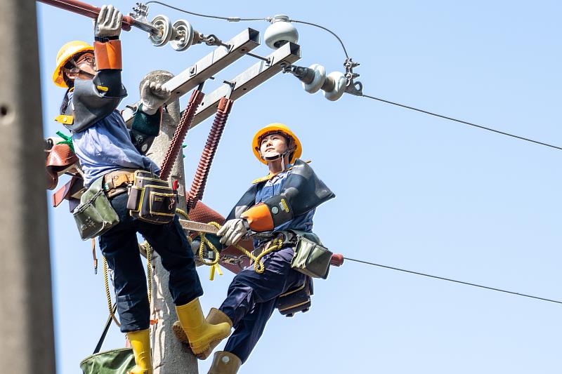 台電2024年大舉招考1103名僱用人員，其中配電線路維護類429名為名額最多的類別。