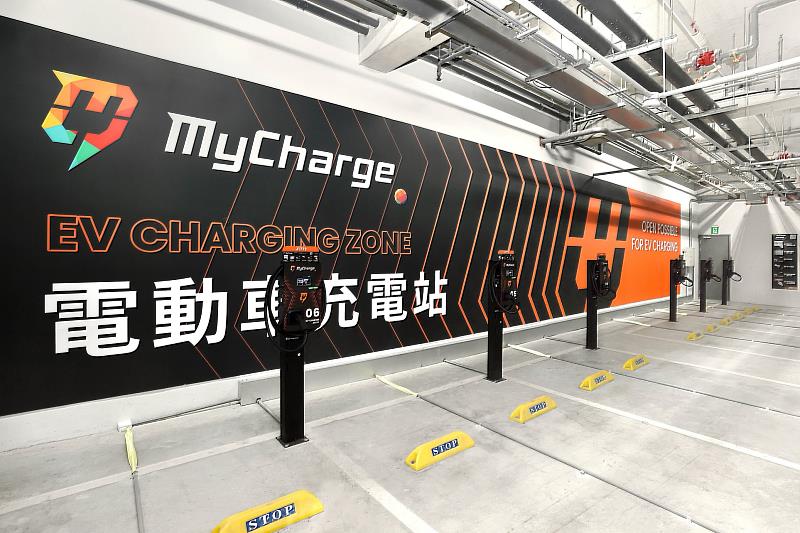 台灣大打造MyCharge平台，布建電動車充電樁，提供充電服務，鼓勵用戶選擇更環保的純電車。