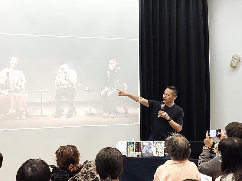 陳思宏分享觀賞《鬼地方》改編劇場的體驗，並預告阮劇團將於2025年正式展開巡演。