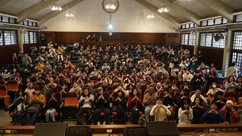 東海大學國際處主辦聖誕餐會，齊聚各國境外學生帶來各式音樂表演，共同歡聖誕佳節。