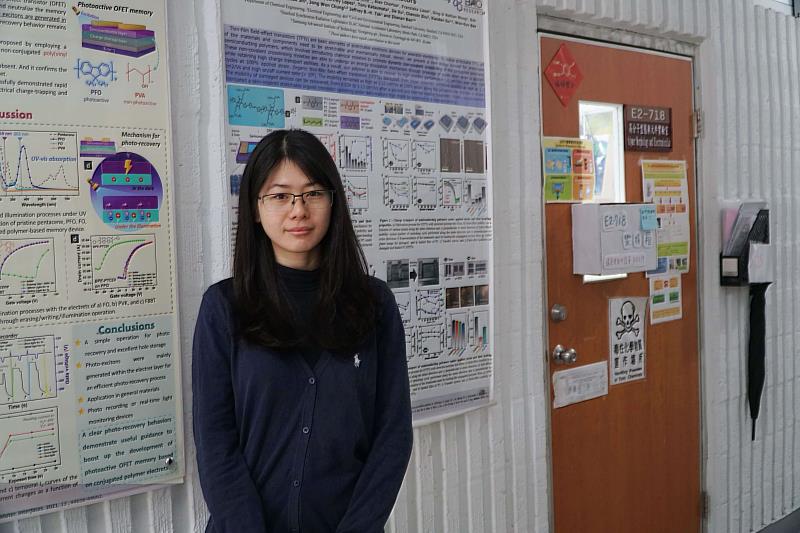 化學工程系博士生Livy Laysandra來自印尼，專攻可自我交聯之彈性自修復高分子設計暨其應用研究，以教授為志向的她多次參與研討會、跨校研究。