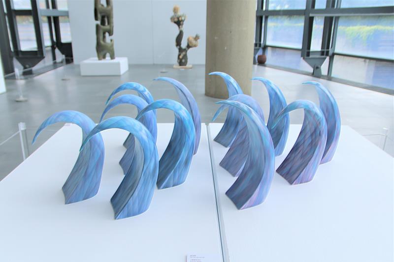 韓國藝術家鄭湖靜《凍結的水》，探索水流動的影像，或受到環境影響下形體變化，表達自己生命的經驗與記憶。