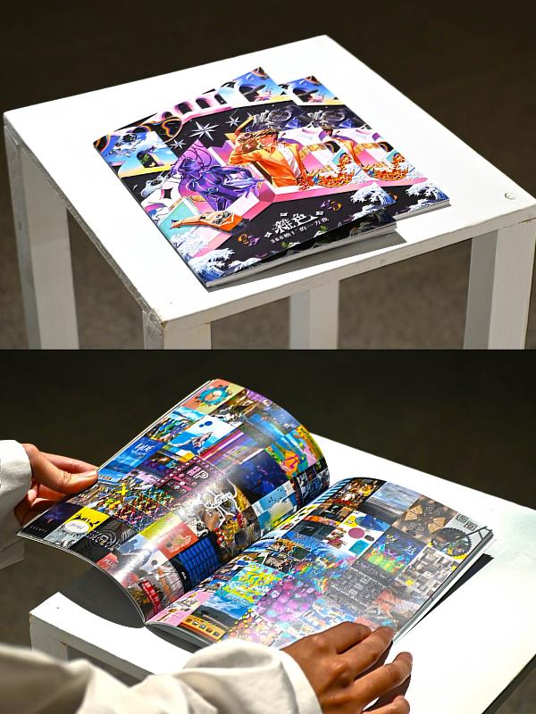《雜色》展覽手冊封面及數位輸出作品內頁 。