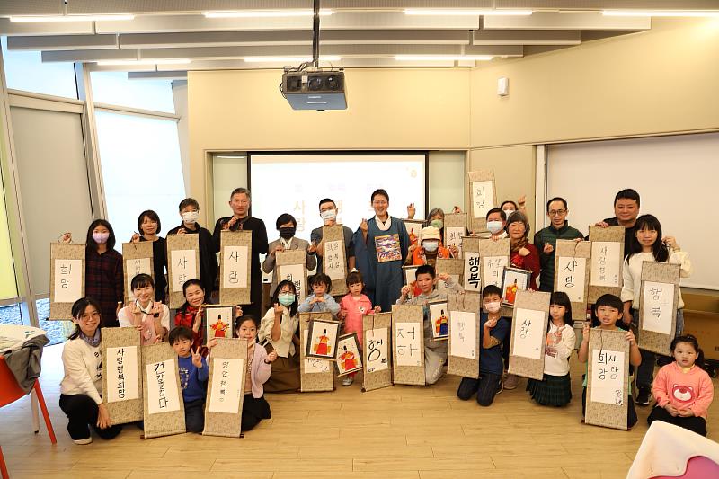 台南世宗學堂獲邀至故宮南院「朝鮮王朝與清宮藝術」特展推廣韓文化