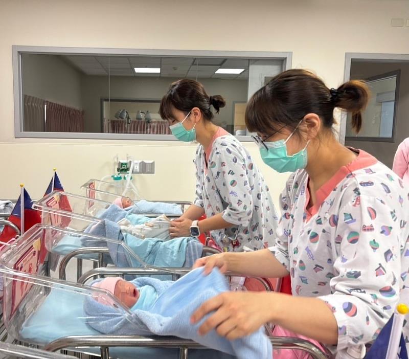 元旦寶寶接二連三來報到！竹市喜迎3位新生兒誕生。