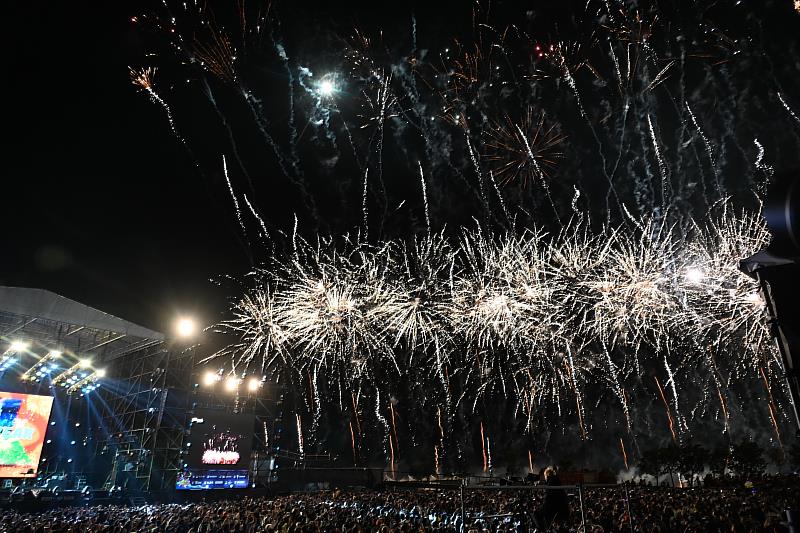 2024台東跨年晚會嗨翻海濱公園 全台收視人氣雙冠！陳綺貞睽違7年跨年獨家獻台東 饒慶鈴與藝人喜迎金龍年