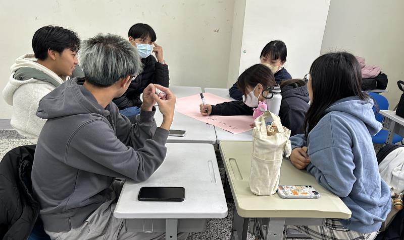 適應體育工作坊共備適應體育活動設計討論。
