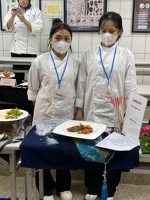 育達科技大學餐旅經營系國際專班的越南學生參賽