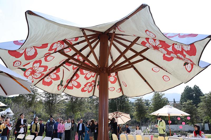 石馬公園展現全新風貌，增設櫻花造型的遊憩設施