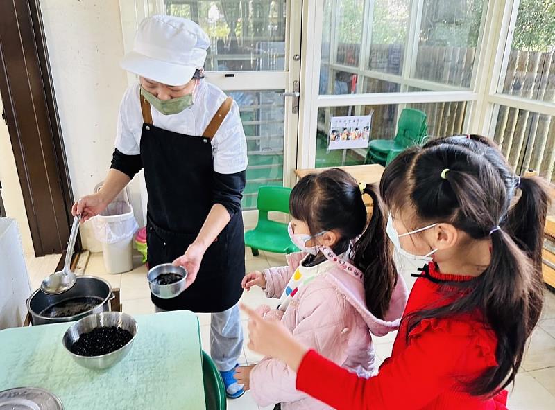 市長高虹安積極推動此案於今年1月上路，有效把關幼兒餐食營養品質。