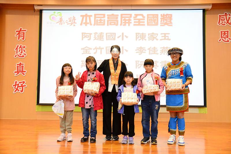 圖說2.五位小太陽經過嚴謹的評選過程，入圍全國普仁獎。(圖片提供/靈鷲山佛教教團)