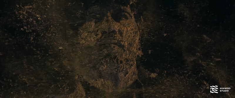 電影《月老》內鬼頭成自帶飛沙，呈現的消散效果場景。