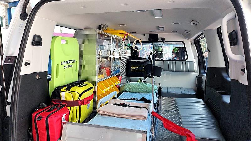 在地企業回饋原鄉 緊急醫療再添利器 達仁鄉衛生所獲贈全新救護車 守護鄉親健康