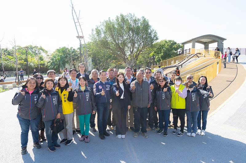 圖1 竹市香山區鹽水公園景觀環境改善一期工程完工啟用大合照