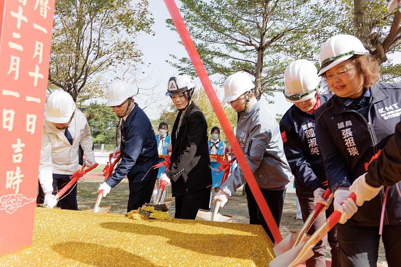 新竹市建功高中新建校舍工程今日開工，逐步解決就學需求。