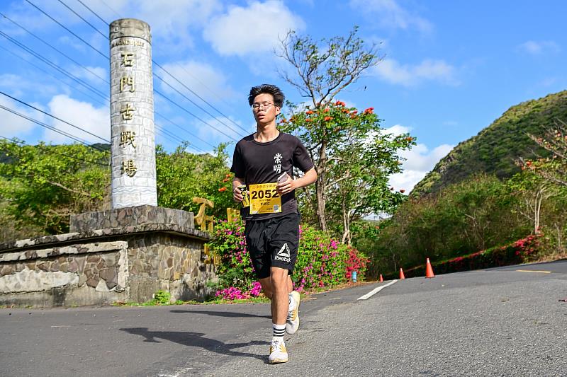 「四重溪金色溫泉路跑」半馬組路線沿199縣道並途經石門古戰場