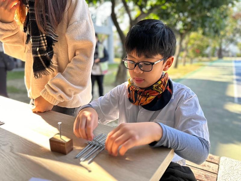 臺灣環島科普列車到校服務首站今前進光明國小 大、小朋友共同完成美好科學傳承