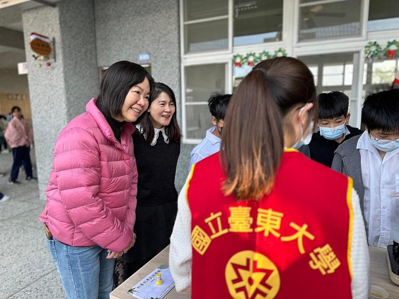 臺灣環島科普列車到校服務首站今前進光明國小 大、小朋友共同完成美好科學傳承