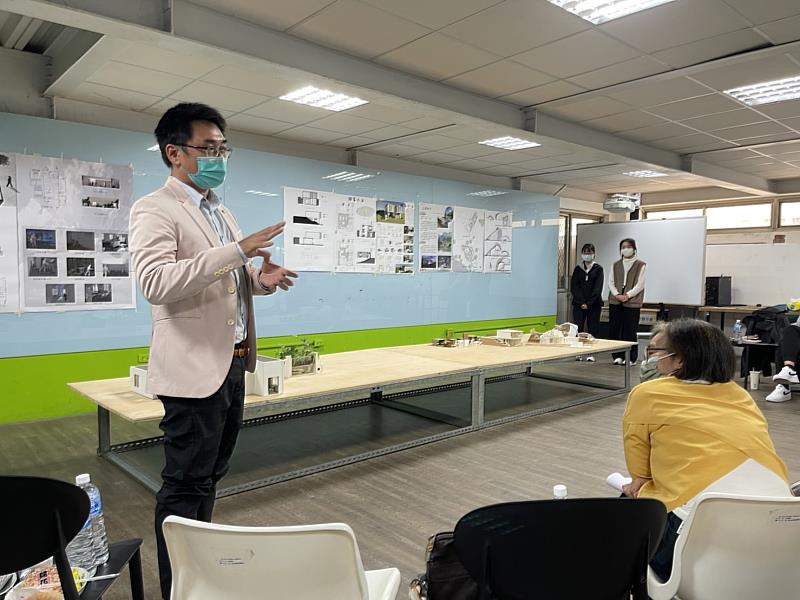 海青商工建築科莊豐益主任給予指導及勉勵