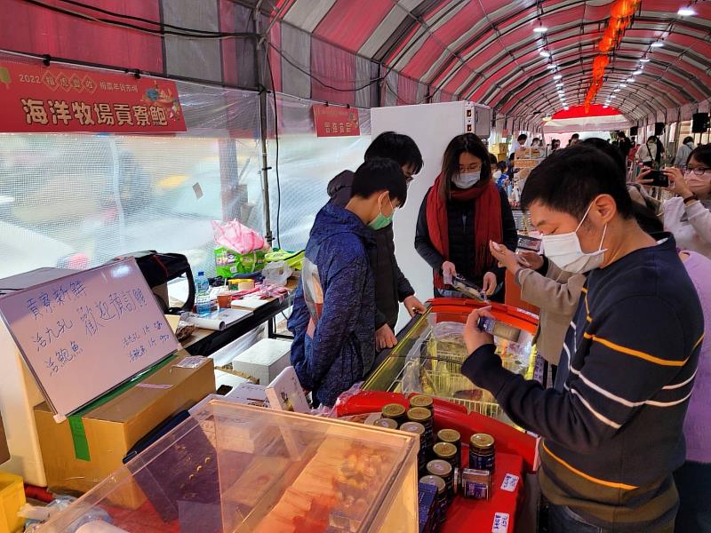 板橋區農會自1月31日至2月7日在板農活力超市一樓廣場舉辦年貨展售