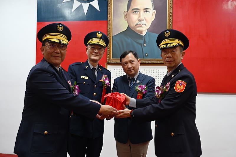 臺東縣警察局今辦理卸、新任局長交接典禮 縣長饒慶鈴感謝陳錦坤局長辛勞 期勉新任梁東山局長持續捍衛臺東治安