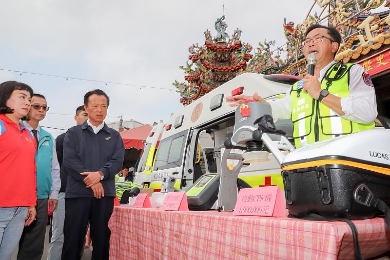 溪北六興宮與久億藥局攜手送暖新港消防獲贈600萬元全新救護車-3