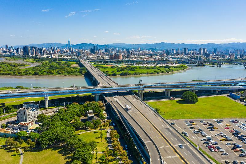 一橋之隔的區段優勢，使江翠北側重劃區成了台北市移居的熱門泊點。