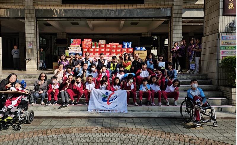 聚愛溫情送暖 新北市救國團扶弱送愛助1553位弱勢度寒冬
