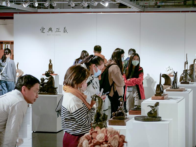 《愛與正義—王秀杞雕塑展》展覽盛況,竭誠歡迎同好,藝術家以及藏家蒞臨鑑賞
