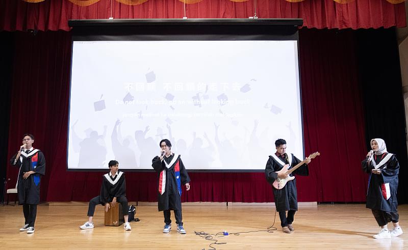 印尼國際專班學生帶來精采表演，同賀畢業