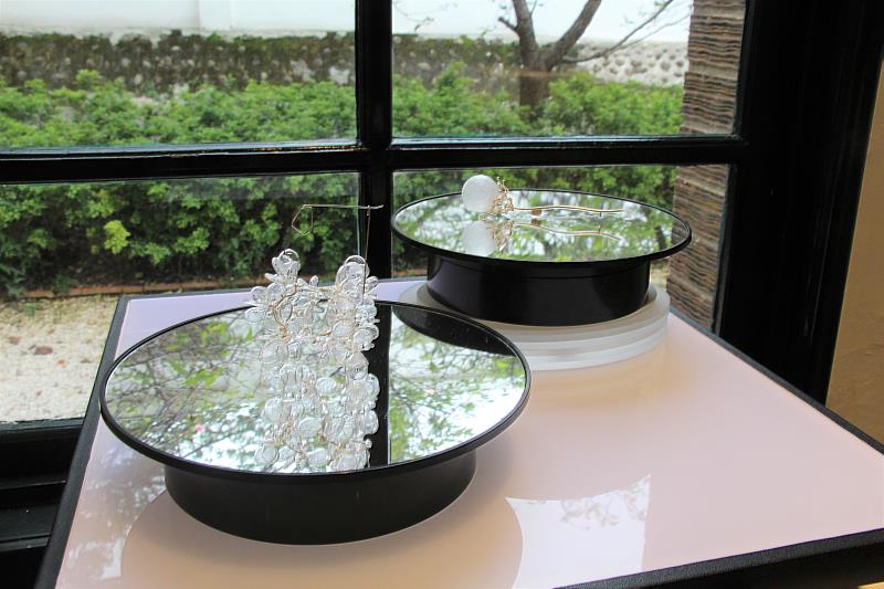 圖3.「光」展區作品《花影》、《塵露》/幸芊芊。