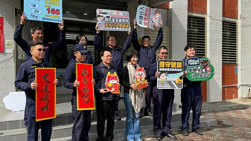 饒慶鈴今前往東海岸向第一線警消醫護人員拜年 期勉春節連假期間共同守護鄉親及遊客安全與健康