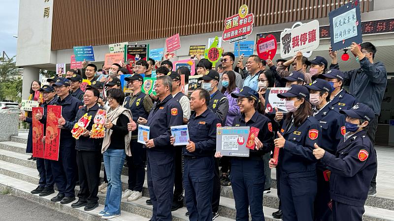 饒慶鈴今前往東海岸向第一線警消醫護人員拜年 期勉春節連假期間共同守護鄉親及遊客安全與健康