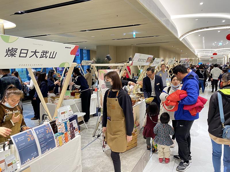 屏東農特產品牌市集展售，集結具有生產追溯、產銷履歷、有機驗證等優秀農業生產者2