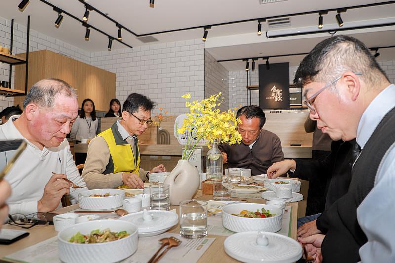 嘉義縣政府推新品種「嘉義鮮Q米」邀中、日、韓料理業者齊聚試吃-5