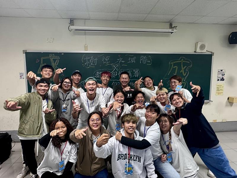 圖說二:休運系學生團隊